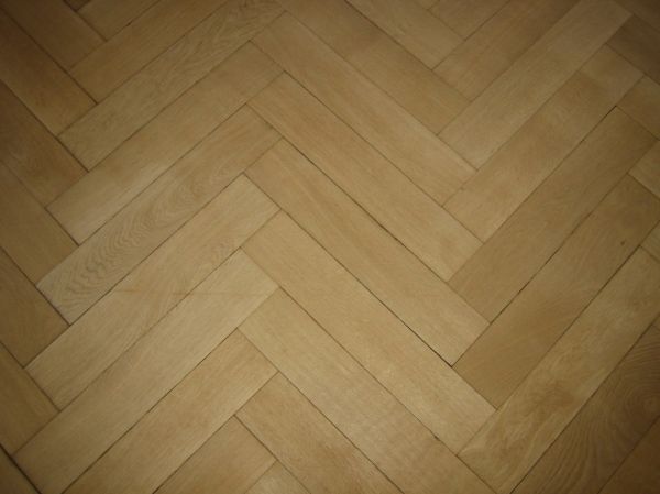 Renovierung 21/33: Abgeschliffenes Parkett