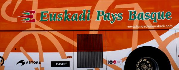 Euskadi team coach la vuelta #Benidorm #Basque