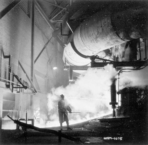 A workman tends to a blast furnace at the Stelco Steel Company of Canada / Un ouvrier veille au fonctionnement d'un haut