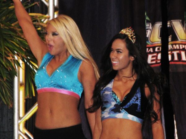 FCW AJ-Lee-and-Tiffany