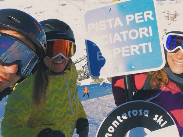 Selfie pre pista nera!! Superata ad ottimi voti! Bravi bravi #weareskiing2016 #wearesocial #gressoney #selfie #socialsel