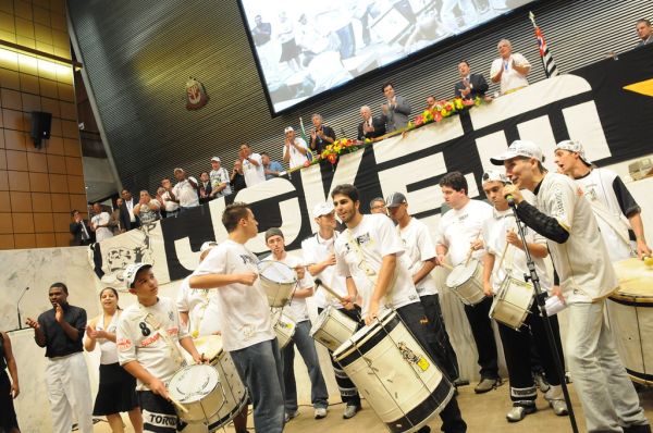 Kiko Zambianchi e Banda da Torcida Jovem do Santos FC