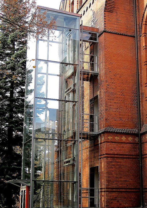 Friedenskirche Kaßberg in Chemnitz - gläserner Lift