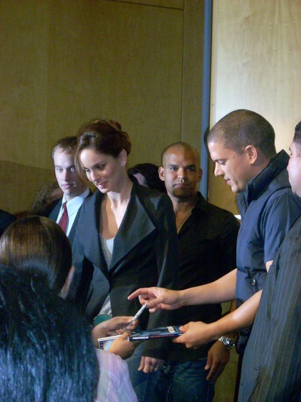 'Prison Break' - Sarah Wayne Callies and Wentworth Miller sign autographs
