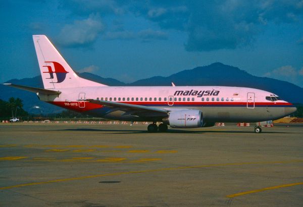 Malaysia Airlines Boeing 737-500; 9M-MFB, May 1995