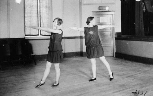 Two gymnasts from the “Yritys” Athletic Club, Toronto, Ontario, 1931 / Deux gymnastes de la Société de gymnastique « Yri