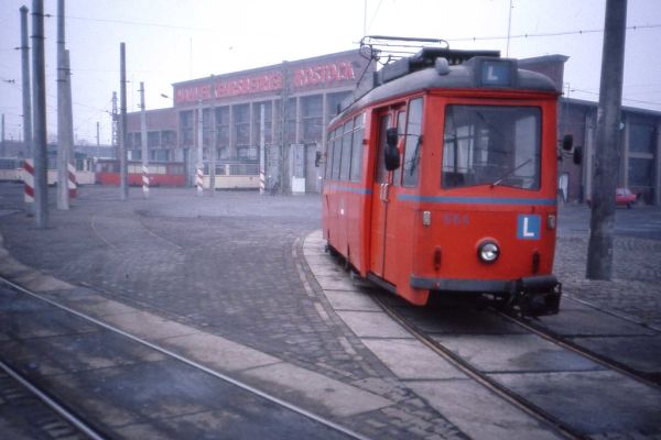 Straßenbahn Betriebshof Rostock Tram Depot, DDR , Jan 1990 Fahrschule Triebwagen nr 554