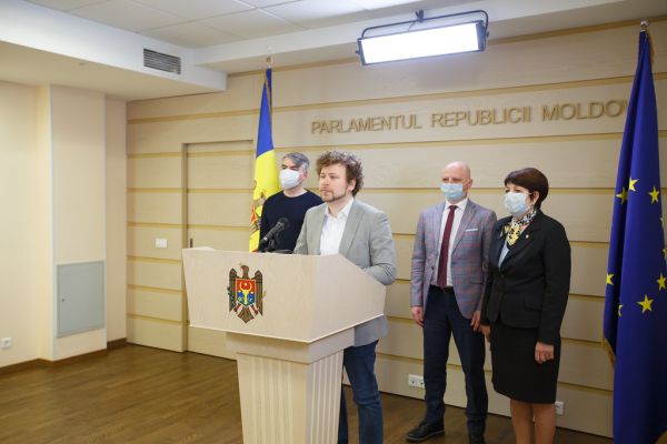 30.12.2021 - Briefing de presă al deputaților PAS Dan Perciun, Maria Pancu, Adrian Belîi și Dorian Istratii, membri ai C