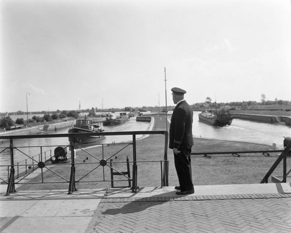 05-10-1952_10562E Sluis- en brugwachter