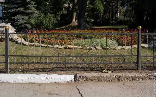 Сквер в память о жертвах холокоста / Scuarul in amintirea jertfelor holocaustului / Holocaust Victims Memorial Square