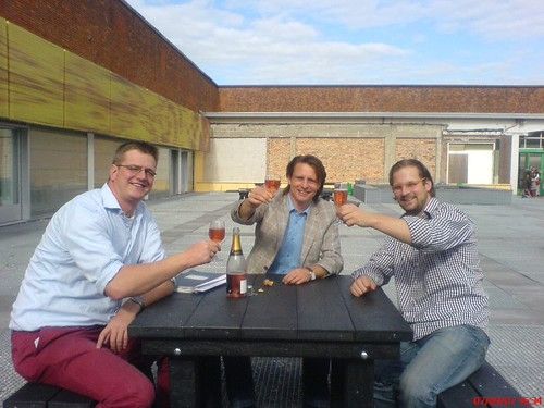 'pim de bokx' 'toon buddingh'' en 'edgar neo' vieren het contract met den helder voor een BViT vestiging