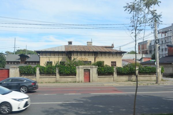Bucharest - older house on Strada Petricani