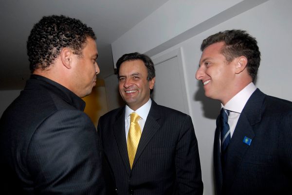 Aécio Neves, Ronaldo Nazário e Luciano Huck - Prêmio Brasileiro do Ano da IstoÉ - 07/12/2009