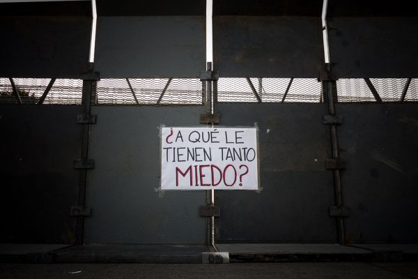 Comienza el abuso: Comienzan las protestas.