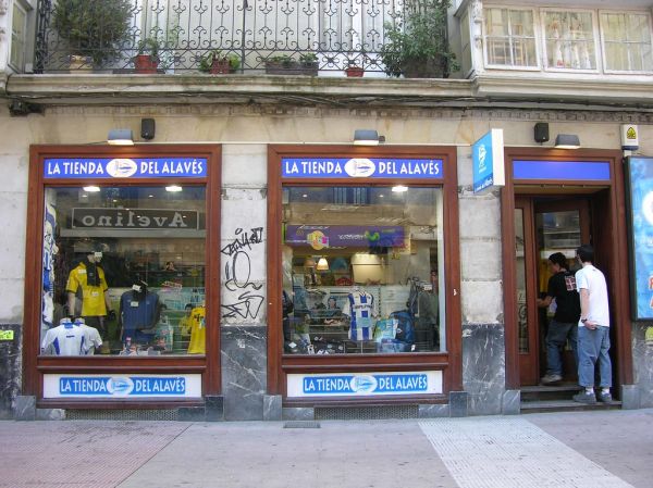 La Tienda del Alavés, calle Eduardo Dato de Vitoria, 2005