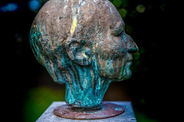 BUST OF DOROTHY WALKER BY OISIN KELLY [1954]-125473