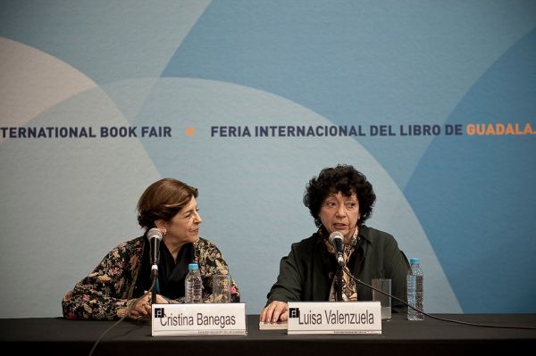 Cristina Banegas y Luisa Valenzuela en a Feria del Libro de Guadalajara
