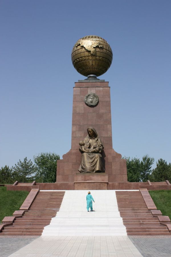 Tashkent, Mustaqillik Maydoni (Independence Square)