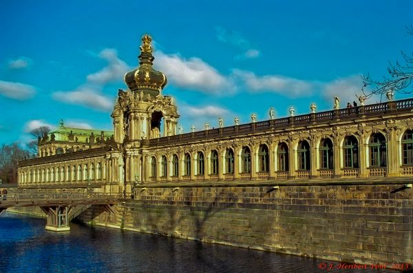 Dresden, Zwinger Kronentor, Langgalerie und Zwingergraben (Analog Aufnahme von 2005)