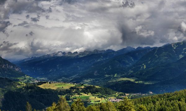 Contrasti di luce sulla val di Fiemme