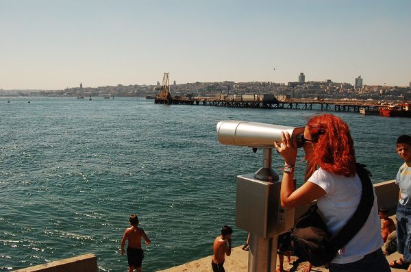 İstanbul'u seyrediyorum gözlerim kapalı