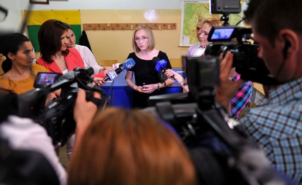 Victor Ponta, Daciana Sarbu, Gabriela Firea, Nicolae Banicioiu si Gabriela Szabo la Buftea 25.05 (1)