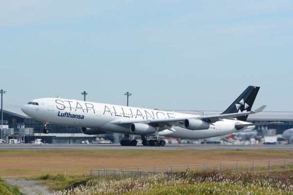 Lufthansa, Airbus A340-300 D-AIFF 'Star Alliance' NRT