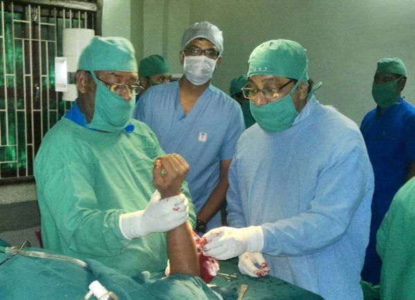 Biltu in OT of Vesaj Patel Hospital - with Dr. Rakesh Jain, Dhiraj & Kunu