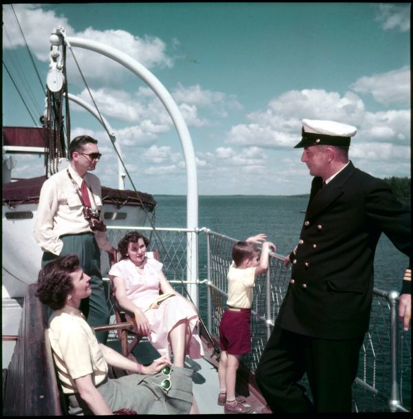 The Canadian Pacific Railway cruise ship Assiniboia leaves Port McNicoll on Georgian Bay for Port Arthur... / Le navire 