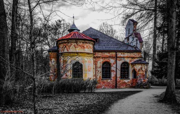 Sieht aus wie eine Bauruine, ist aber keine! Das Aussehen der Magdalenenklause im Nymphenburger Park München ist so vom
