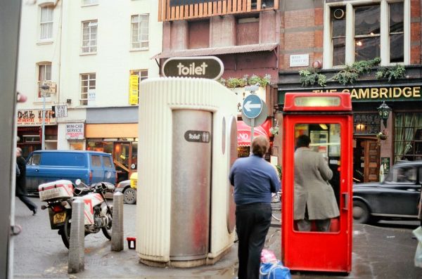 163. //35/2c/267/3.f - LONDON WEST END, UK 1987