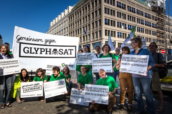 Protest gegen Glyphosat am 6.6.2016 vor der Vertretung der EU-Kommission in Deutschland, Berlin