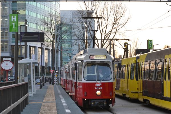 Connexxion/BRU 4948+1935+4916, Utrecht Centraal-Jaarbeursplein