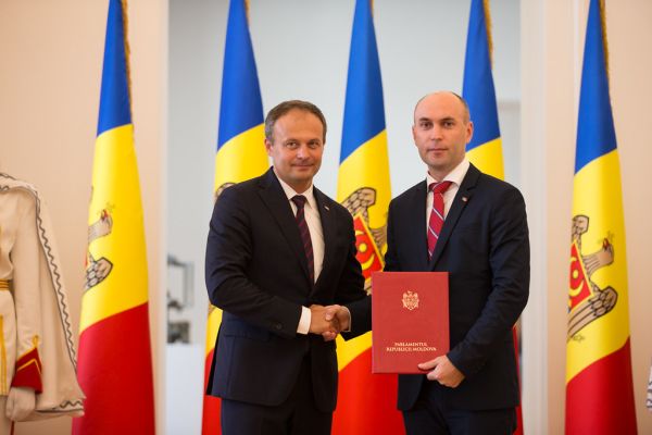 Distincțiile Parlamentului pentru personalităților cu rezultate remarcabile în diferite domenii de activitate în semn de