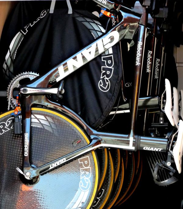 Giant bikes hanging la vuelta~ Benidorm Spain