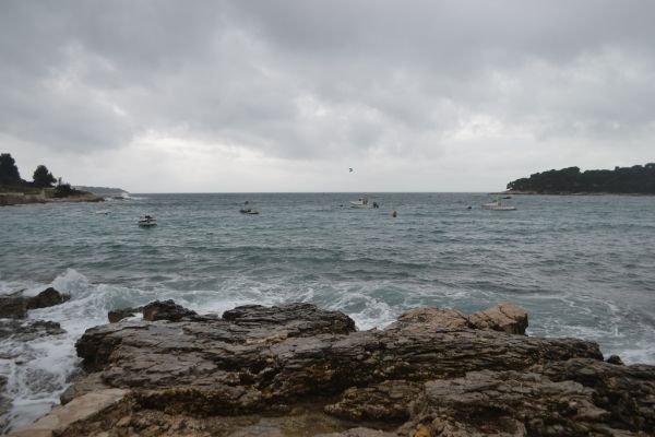 Tamna, oblačna plaža u Puli na Novoj godini (100D3100_9128)