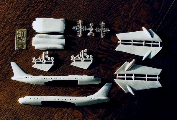 OKB-144 Tu-104A kit pieces