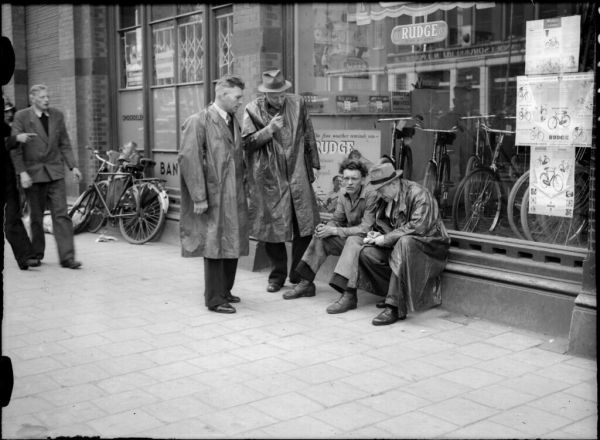 05-01-1950_07473C Ondervraging door politie