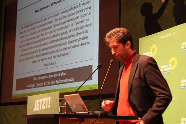 Boris Palmer bei der Präsentation zu Schlichterspruch und Stresstest