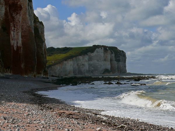 2007.09 - 'Low view on cliffs and surf under cloudy light', sea & shore near Petit-Dalle in Normandy France with a quiet