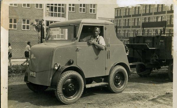 Zkušební jízda MIAG diesel D10 Kamion . c 1938. Zlín, Masarykovo Skola , Moravia, Czechoslovakia