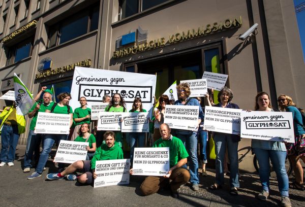 Protest gegen Glyphosat am 6.6.2016 vor der Vertretung der EU-Kommission in Deutschland, Berlin