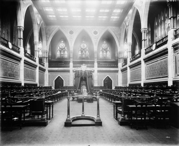 The original Senate Chamber, circa 1911 / La salle du Sénat originale, vers 1911
