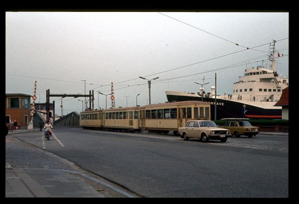 1980-09 Motrice type S avec remorque(s) sur la ligne 2 de la NMVB à Zeebrugge