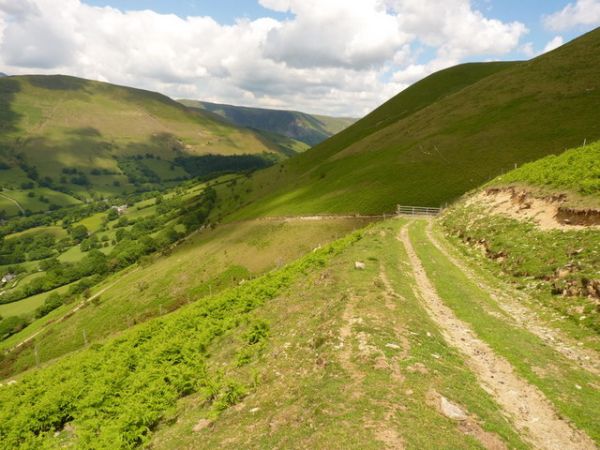 Hill track above Nant yr Onog