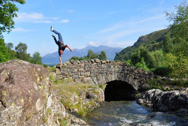Robbie Foley One handed handstand man