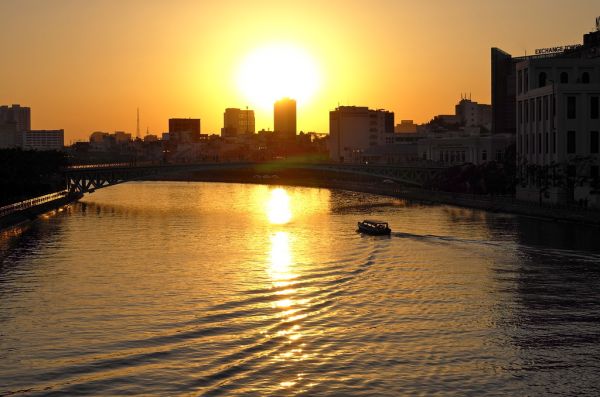 Bến Nghé chiều vàng.