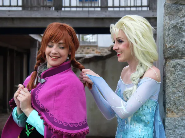 Anna and Elsa (Frozen)