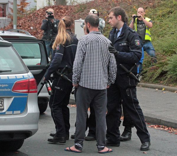 Flüchtlingsunterkunft-Siegen-Massenschlägerei-Polizei-Großeinsatz (8)
