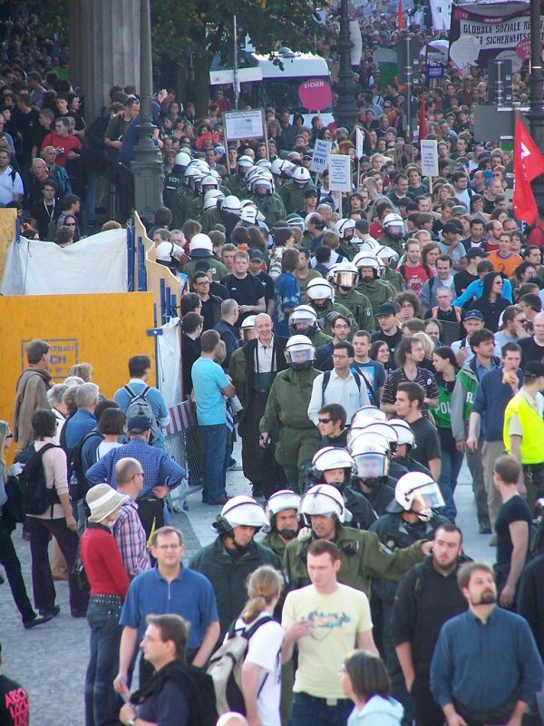 Die berühmte 13 & 16 der Berliner Polizei